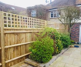 Featherboard Garden fencing including a straight top trellis